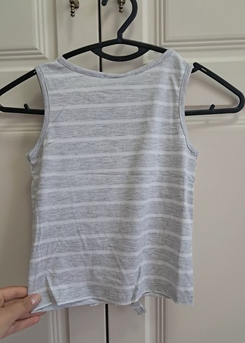 LCW Kız Çocuk Gri Payetli Kolsuz Tişört - Görsel 4