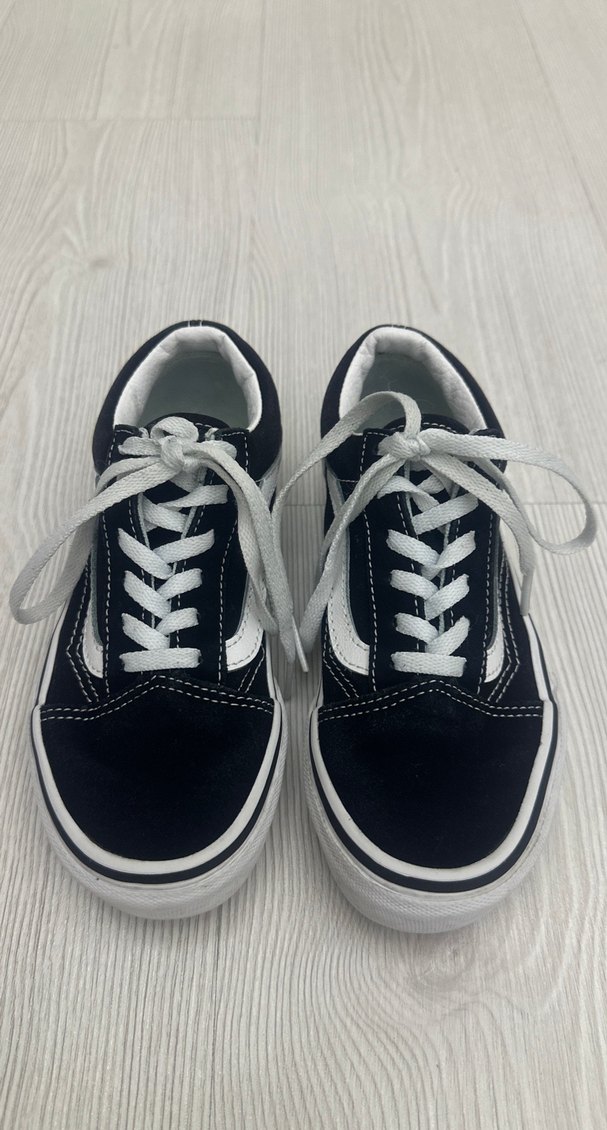 Siyah Beyaz Bağcıklı Sokak Stili Spor Ayakkabı - Görsel 2