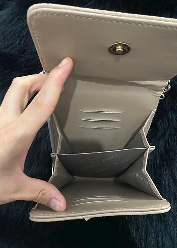 Zincir Detaylı Bej Deri Kadın Çapraz Çanta - Görsel 4