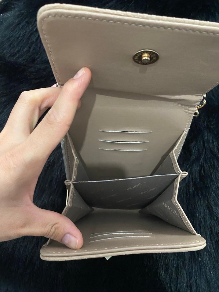 Zincir Detaylı Bej Deri Kadın Çapraz Çanta - Görsel 4