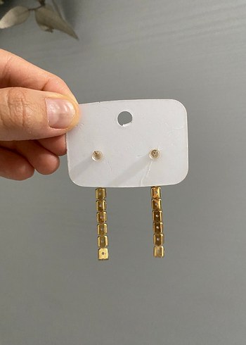 Altın Renkli Sıralı Taşlı Midi Küpe - Görsel 3