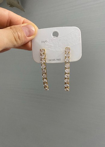 Altın Renkli Sıralı Taşlı Midi Küpe - Görsel 2