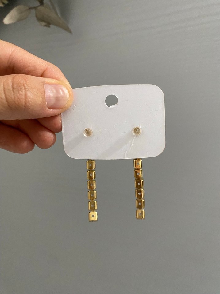 Altın Renkli Sıralı Taşlı Midi Küpe - Görsel 3