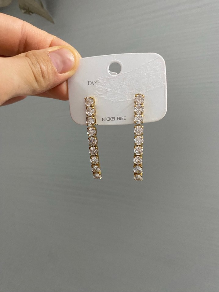 Altın Renkli Sıralı Taşlı Midi Küpe - Görsel 2