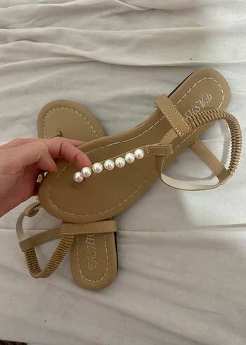 Diğer İnci İşlemeli Bej Sandalet