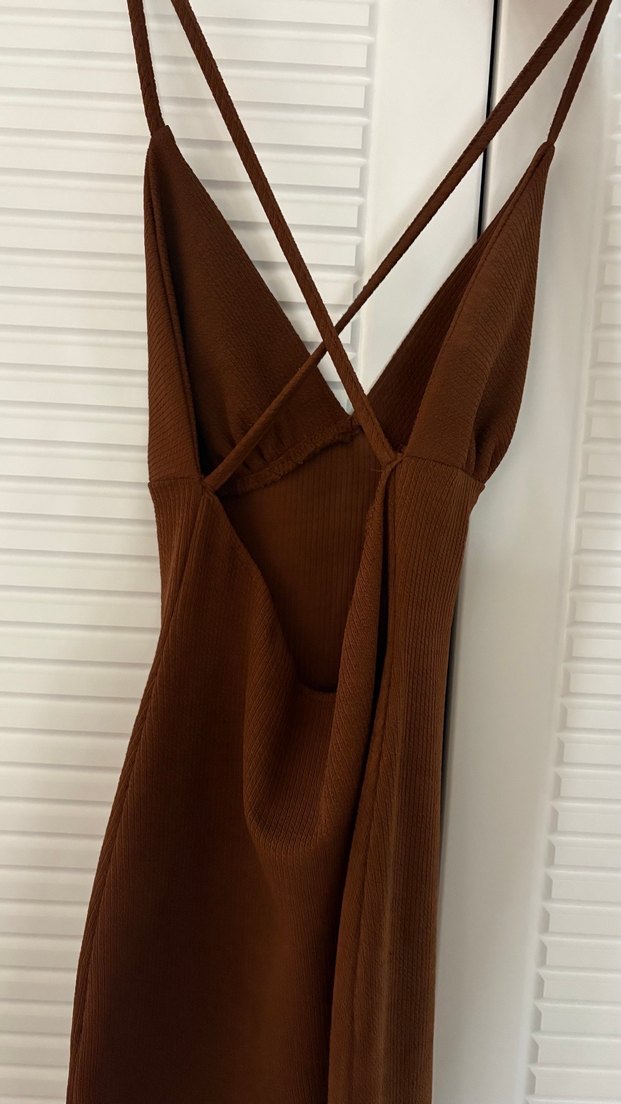 Kahverengi V Yakalı İnce Askılı Midi Elbise - Görsel 4