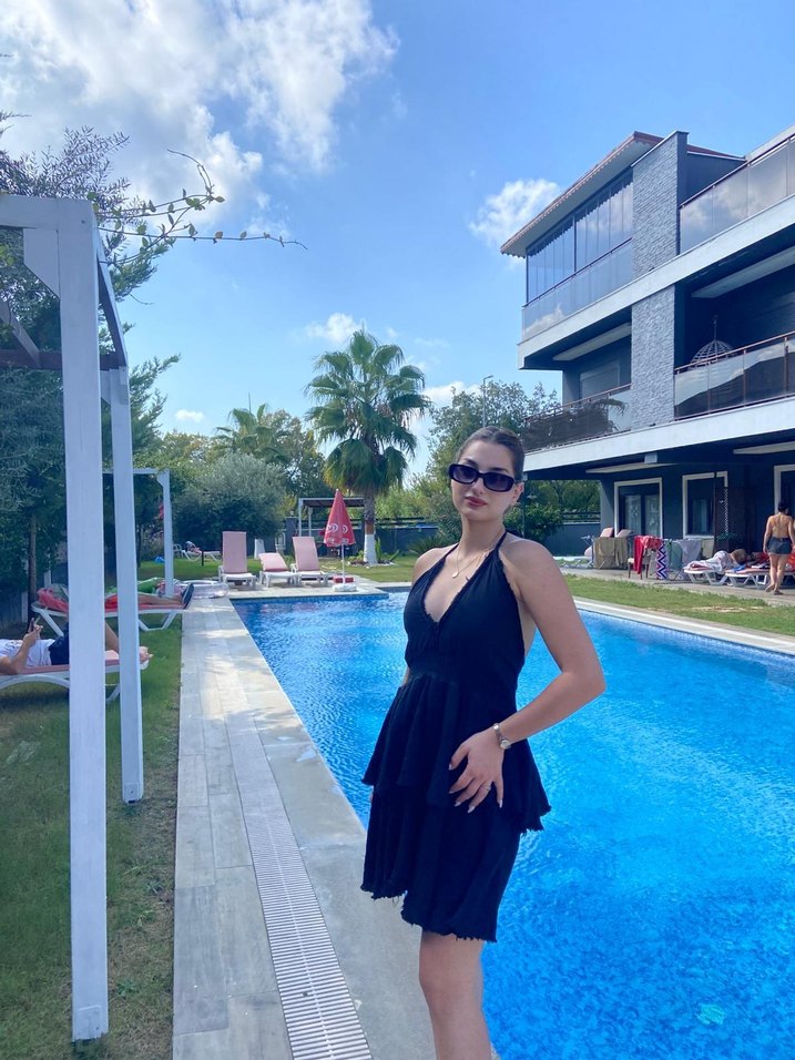 Şeffaf Detaylı Uzun Siyah Bağcıklı Mayo - Görsel 3