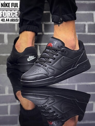 NIKE SNEAKERS