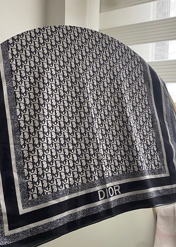 Dior Monogramli İpeksi Sal