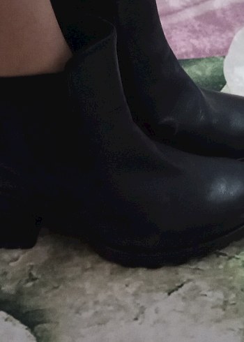 Siyah Deri Gotik Topuklu Kadın Botlar - Görsel 2