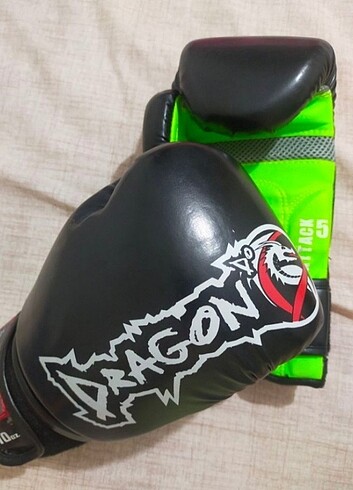 Dragon Boks Eldiveni