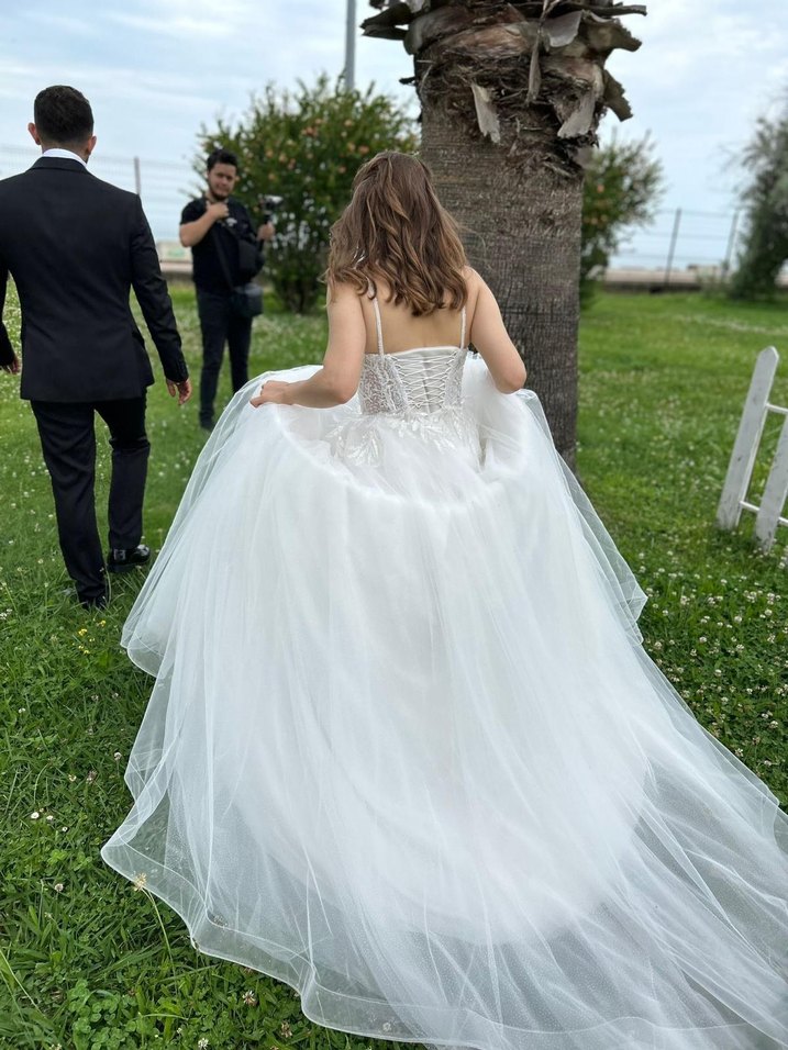 1 kez giyildi üründe hiç bir sıkıntı yoktur. 1 yıllık gelinlik - Görsel 2