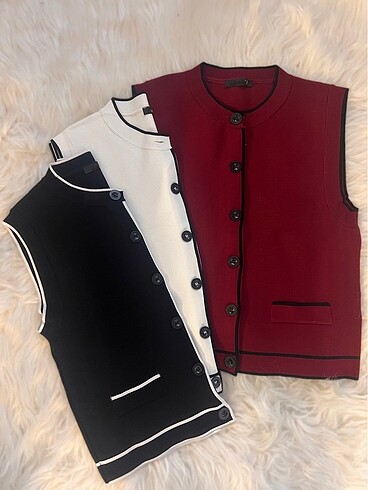 Triko yelekler( bordo- siyah- beyaz)