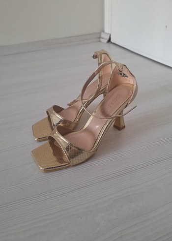 Gold Topuklu Ayakkabı