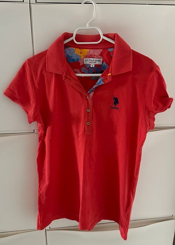 Kırmızı Polo Yaka Kısa Kollu Kadın Tişört