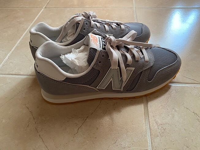 New Balance New Balance 373 yeni etiketli spor ayakkabısı