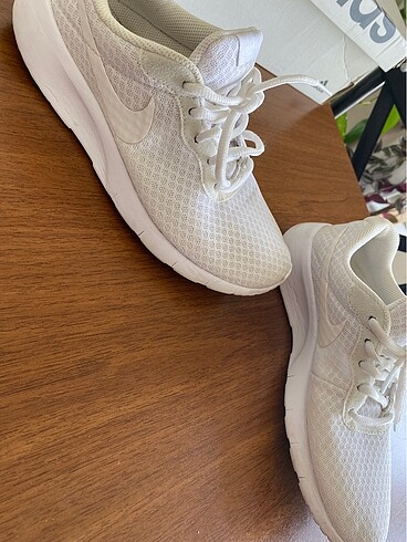 37,5 Beden nike spor ayakkabı bayan