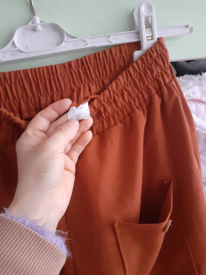 Düğmeli Kırmızı Kadın Rahat Kesim Pantolon - Görsel 2