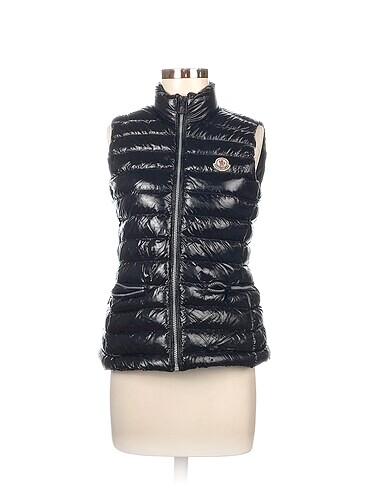 Moncler Yelek %70 İndirimli.