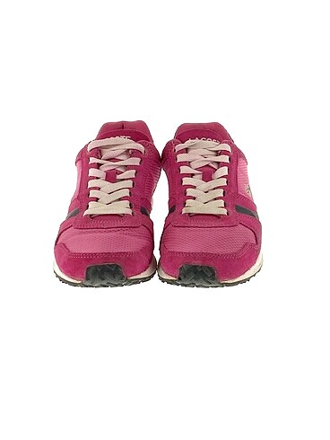 38 Beden Lacoste Spor Ayakkabı %70 İndirimli.