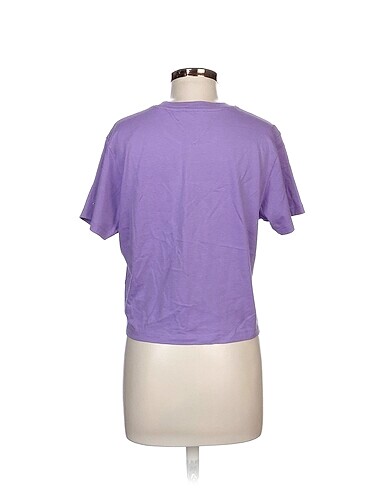 m Beden Tommy Hilfiger T-shirt %70 İndirimli.