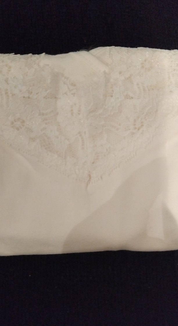 Dantel Detaylı Beyaz V Yakalı Kadın Atlet - Görsel 3