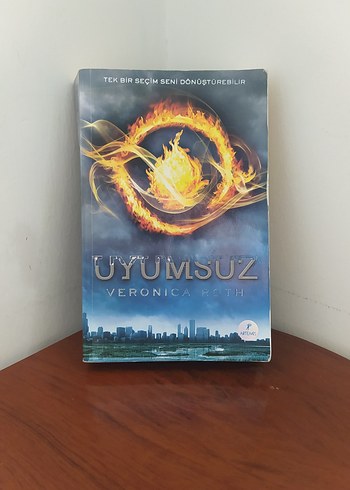 Uyumsuz - Veronica Roth