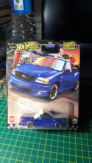 99 FORD F-150 SVT LIGHTNING.