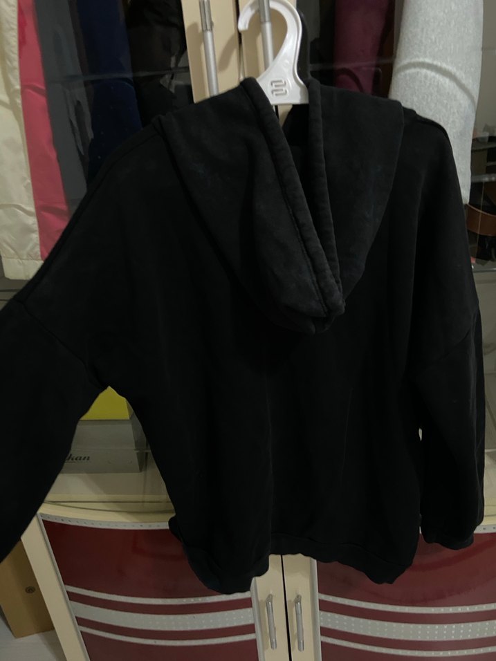 Kapüşonlu Siyah Baskılı Kadın Sweatshirt - Görsel 4