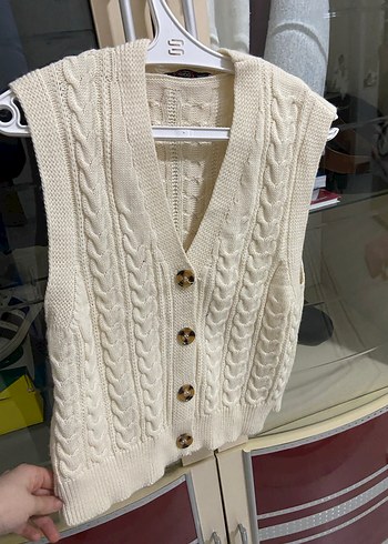 V Yaka Örgü Beyaz Süveter - Görsel 2