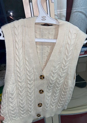 V Yaka Örgü Beyaz Süveter - Görsel 4