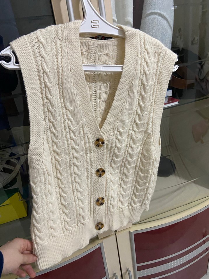 V Yaka Örgü Beyaz Süveter - Görsel 2