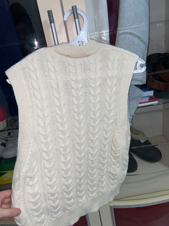 V Yaka Örgü Beyaz Süveter - Görsel 3