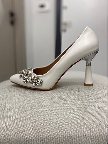 Taşlı stiletto