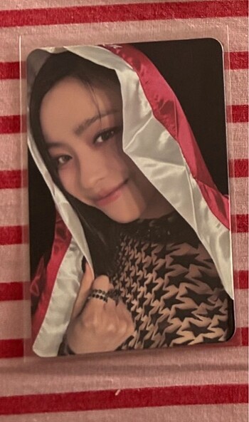 ITZY RYUJIN SATIS
