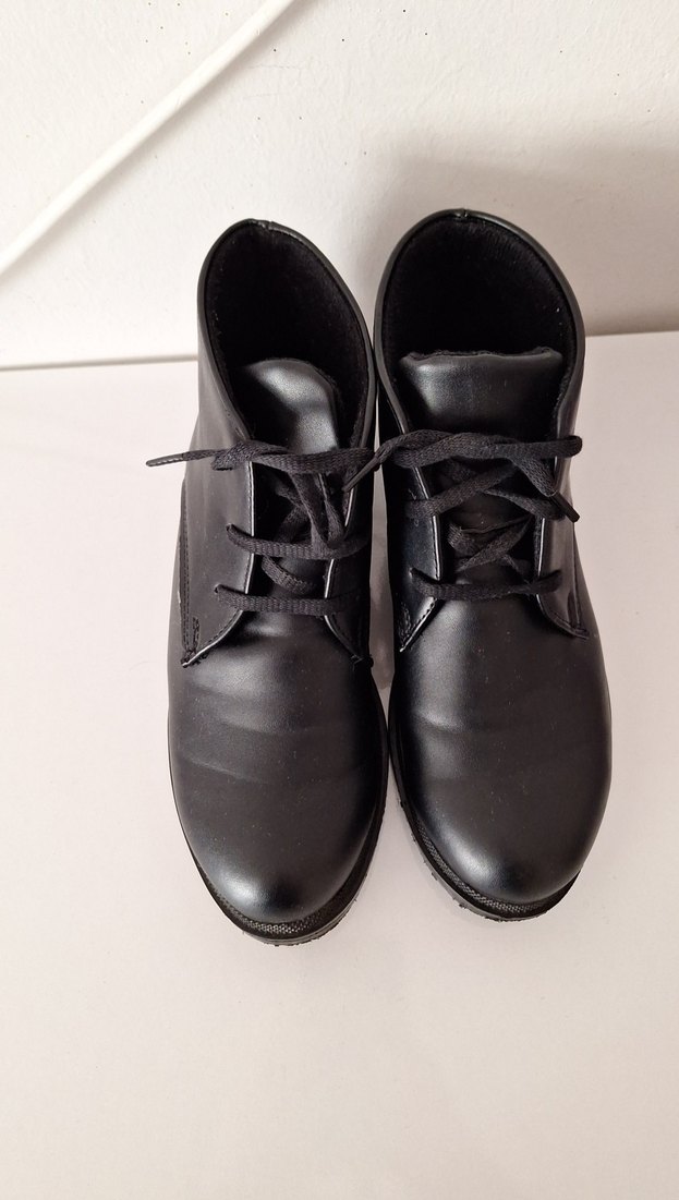 Siyah Minimalist Goth Bot - Görsel 2