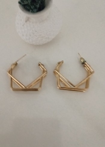 Minimalist Gold Kapamalı Küçük Küpeler