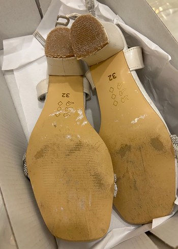 32 Beden Kız çocuk taşlı ayakkabı