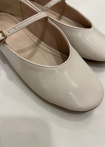 32 Beden Zara Kız Çocuk Beyaz Tokalı Babet