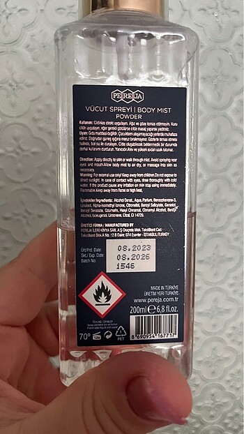 Diğer Kadının vücut spreyi