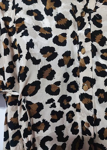 Chıma Düğmeli Leopar Desenli Kadın Gömlek - Görsel 2