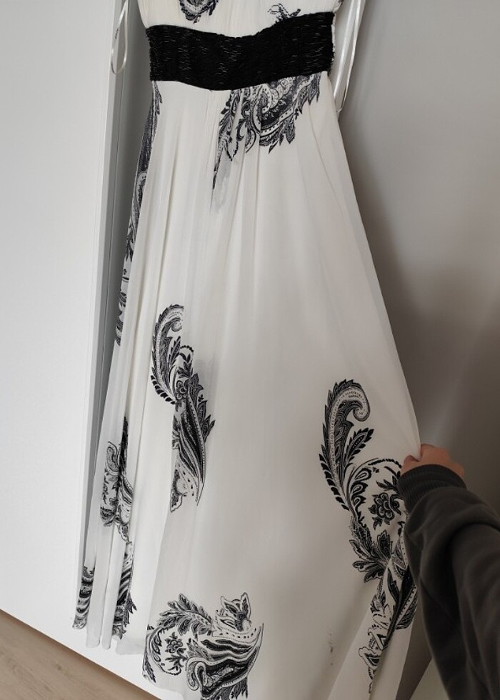 Beyaz askılı elbise - Görsel 3