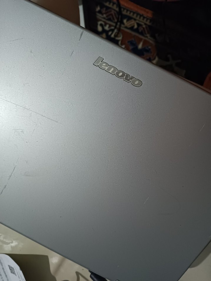 Siyah Lenovo Dizüstü Bilgisayar - Görsel 2