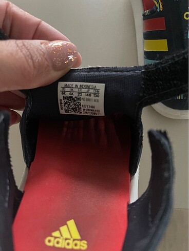 22 Beden Adidas yazlık ayakkabı