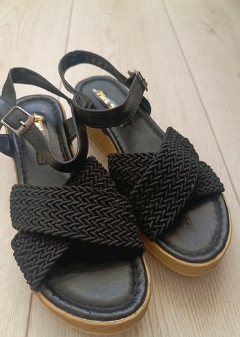 Diğer Siyah Dolgu Topuklu Örgü Detaylı Kadın Sandalet