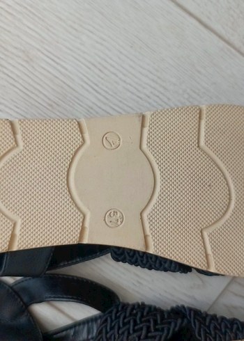 Siyah Dolgu Topuklu Örgü Detaylı Kadın Sandalet - Görsel 5