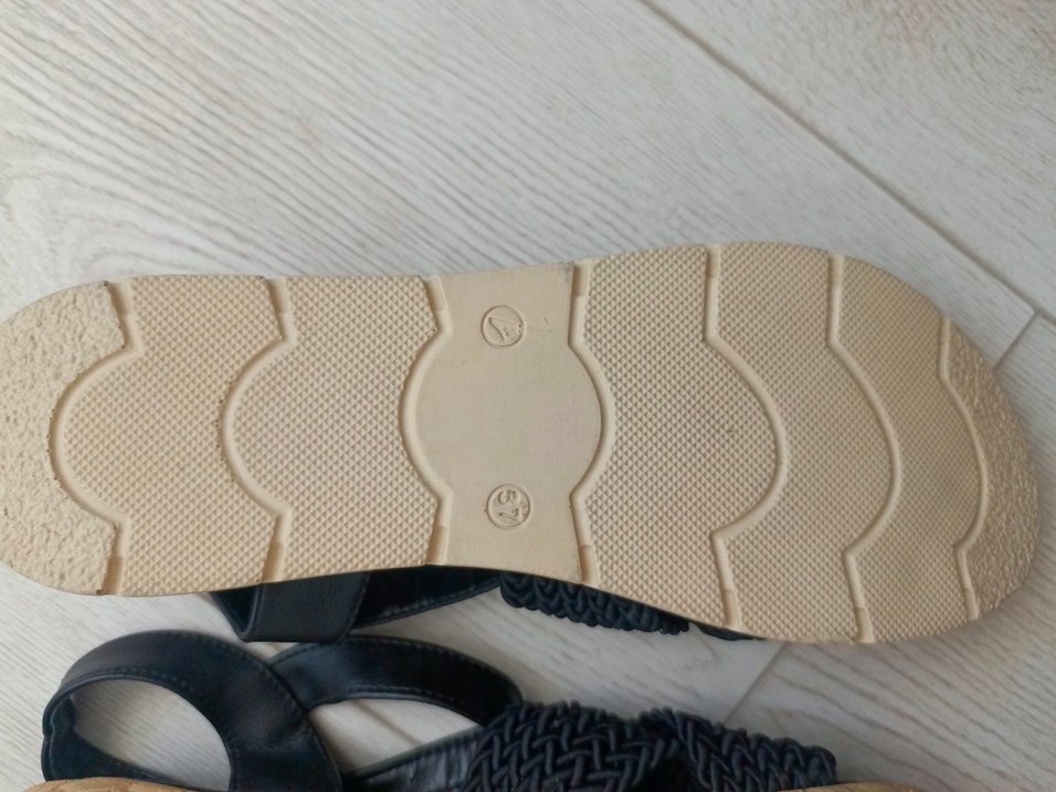 Siyah Dolgu Topuklu Örgü Detaylı Kadın Sandalet - Görsel 5