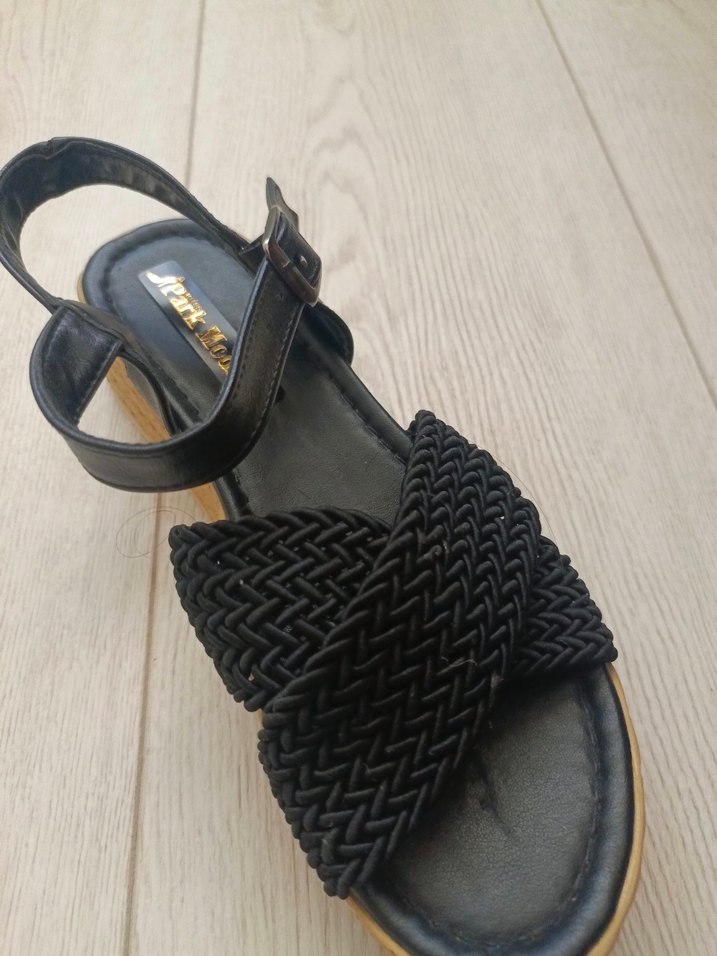 Siyah Dolgu Topuklu Örgü Detaylı Kadın Sandalet - Görsel 4