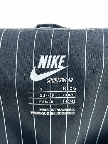 s Beden siyah Renk Nike Ceket %70 İndirimli.