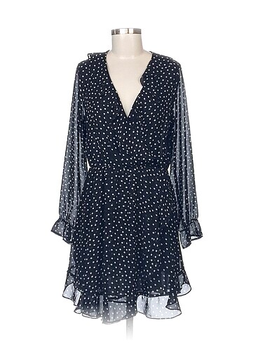 H&M H&M Kısa Elbise %70 İndirimli.
